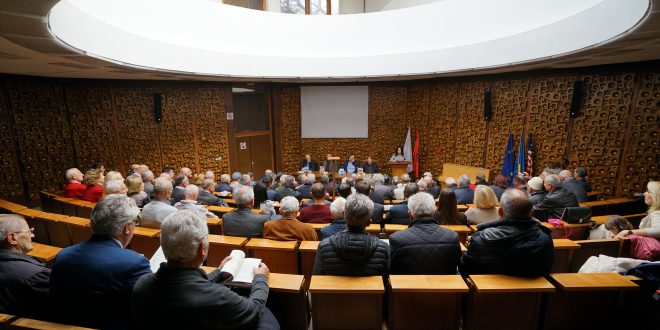 U përurua libri publicistik, “Feniks në Kalvar” dhe përmbledhja poetike, “Atdheu e poeti”, të autorit, Martin Çuni