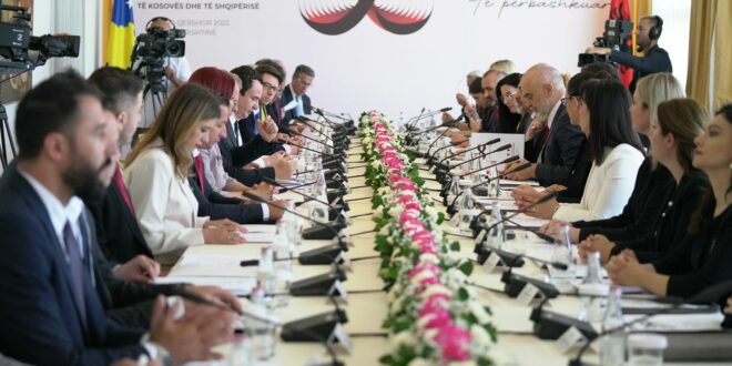 Nga 1 qershori deri më 30 shtator mes Shqipërisë e Kosovës nuk do të ketë kufij, kjo është marrëveshja e arritur në mbledhjen e përbashkët të dy qeverive