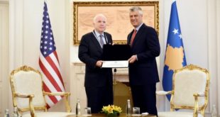 Senatori McCain, me “postim special” për vizitën e tij në Kosovë