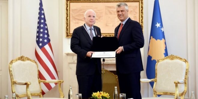 Senatori McCain, me “postim special” për vizitën e tij në Kosovë