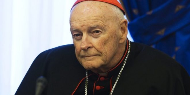 Figura e Kardinali abuzues, Theodore McCarrick mbahet në ambientet e Katedrales “Nënë Tereza”, në Prishtinë