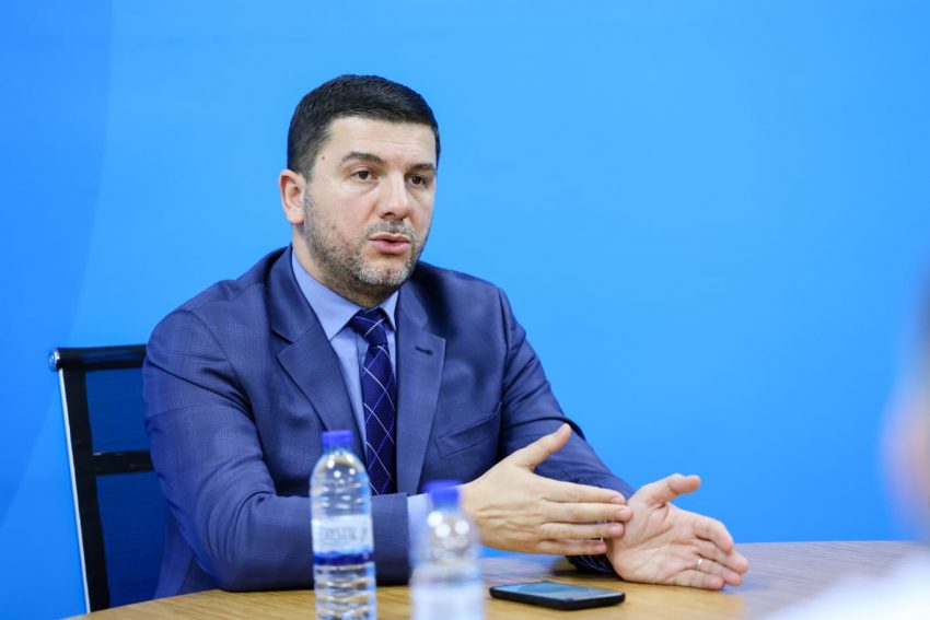 Memli Krasniqi pranon ftesën e Albin Kurtit për takim konsultativ  Fokus vetëm zgjedhja e kryetarit të Kuvendit