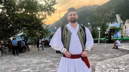 Flet Drejtori Artistik i Festivalit të Polifonisë të Zagorisë “Jeto Natyrën” z. Mihal Kaçi