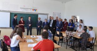 Ministri i Arsimit, Shyqiri Bytyçi ka, vizituar komunën e Drenasit, ku ka përfunduar testi “PISA”