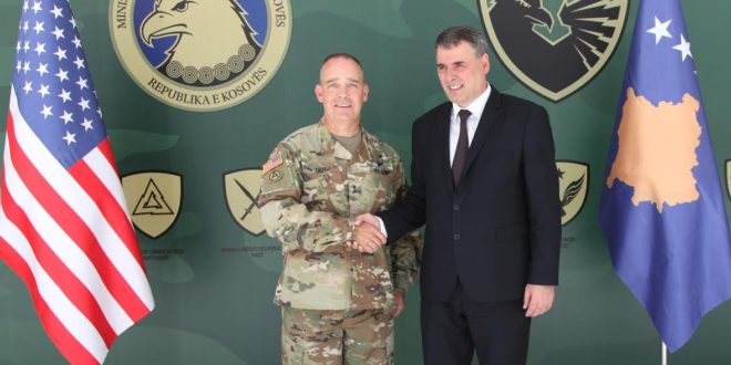 Ministri i FSK-së, Haki Demolli priti në një takim gjeneralin amerikan, Timothy Orr