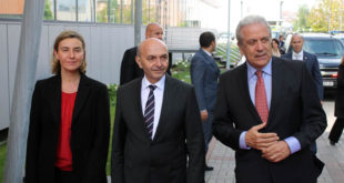 Kanë arritur në Kosovë zyrtarët e lartë të Evropës: Federica Mogherini dhe Dhimitris Avramopulos