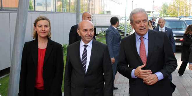 Kanë arritur në Kosovë zyrtarët e lartë të Evropës: Federica Mogherini dhe Dhimitris Avramopulos