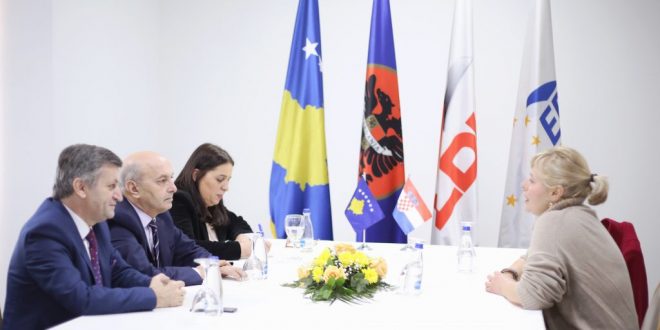 Kryetari i LDK-së, Isa Mustafa është takuar sot me ambasadoren e Kroacisë në Kosovë, Marija Kapitanoviq