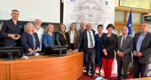 Në Rahovec, “Muzat e Alpeve” filluan 10 vjetorin me poezinë e poeteshave shqiptare 