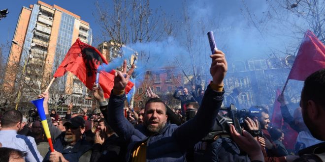 Protestuesit e Lulzim Bashës