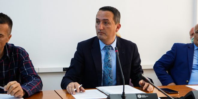 Drejtori i përgjithshëm i RTK-së, Ngadhnjim Kastrati, është shkarkuar nga detyra