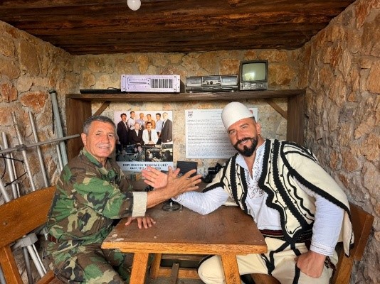 lidhja-e-historianeve-te-kosoves-ali-hadri-dega-ne-decan-mbrojtja-e-dinjitetit-te-uniformes-simboleve-dhe-trashegimise-historike-te-ushtrise-clirimtare-te-kosoves