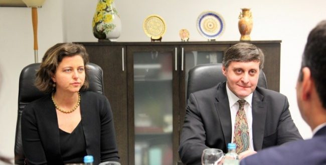 Zyrtari i lartë amerikan, Matthew Palmer gjatë ditës së sotme qëndron për vizitë në Kosovë