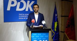 PDK në Mitrovicë akuzon Komunën për 20 shkelje ligjore të gjetura nga ZKA, e fton prokurorinë t'i hetojë ato