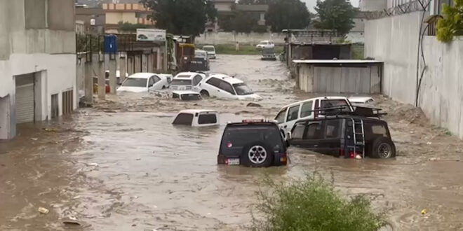 Pakistani ka bërë thirrje për ndihmë të mëtejshme ndërkombëtare pasi përmbytjet shkaktuan tragjedi në tërë vendin