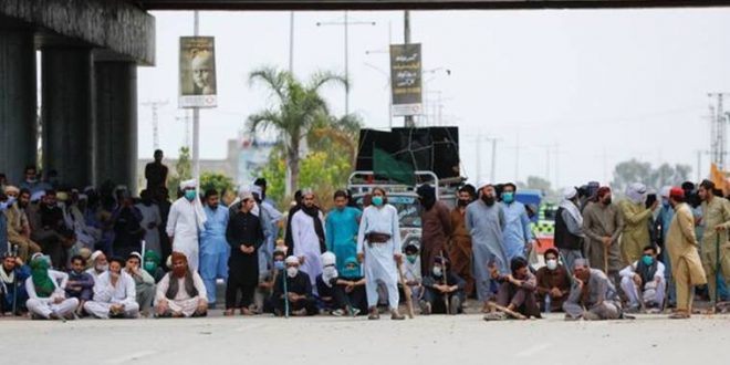 Në Pakistan po mbahen protesta masive dhe të fuqishme për dëbimin e ambasadorit të Francës nga Islamabadi