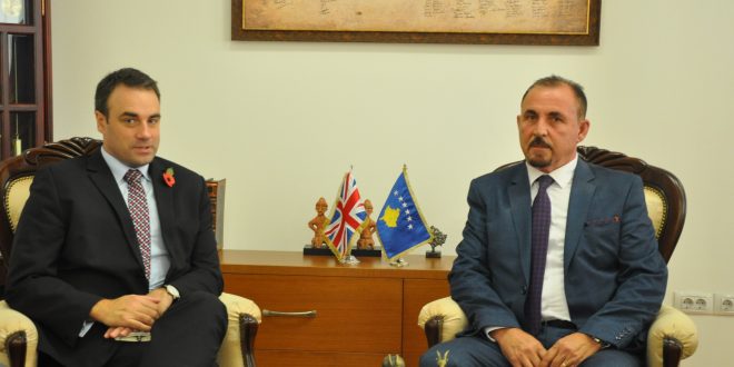 Ministri i Brendshëm, Ekrem Mustafa ka pritur në takim njoftues ambasadorin britanez në Kosovë, Ruairi O’Connel