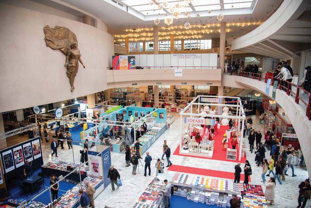 Albert Z  ZHOLI  Panairi i 28 i librit hapet me shprehjen e të madhit Kadare   Ndërgjegjja jonë ka nevojë për librat 