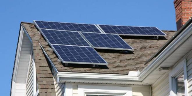Të gjitha familjet që do të instalojnë panele diellore në shtëpitë e tyre, do të mbështeten nga shteti me 50% të vlerës