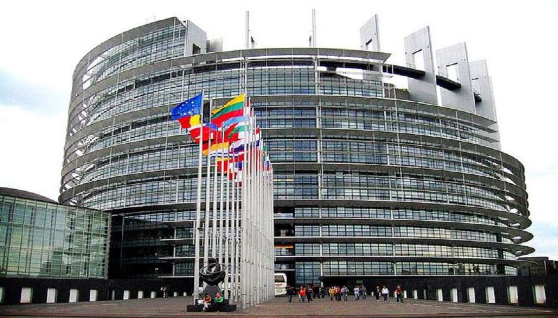 Parlamenti Evropian  Serbia të normalizojë marrëdhëniet me Kosovën për të avancuar drejt BE së