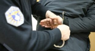 Arrestohet një person i dyshuar për  veprën penale “Mbajtje në pronësi, kontroll ose posedim të paautorizuar të armëve”