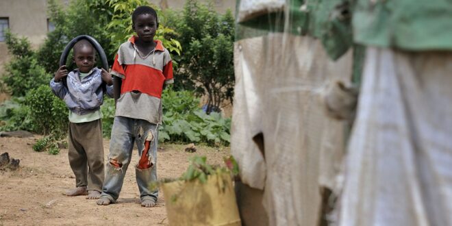 Mbi 150 milionë fëmijë në Afrikën lindore dhe jugore po rriten në mesin e efekteve negative edhe të varfërisë