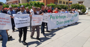 Sot në Prishtinë u mbajtë protestë pro tërheqjes së 30 përqindëshit nga Trusti