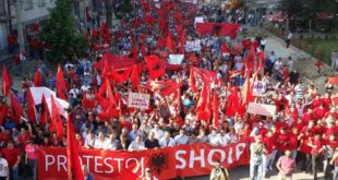 Sot shqiptarët mbajnë protesta kundër regjimi aktual në Maqedoni
