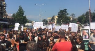 Sot në Prishtinë mbahet marsh protestues kundër dhunës ndaj vajzave dhe grave