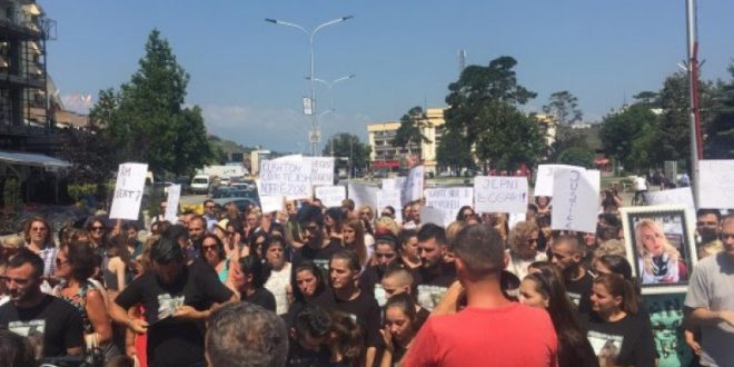 Sot në Prishtinë mbahet marsh protestues kundër dhunës ndaj vajzave dhe grave