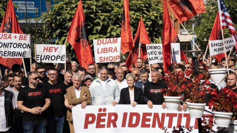  Shqipja nuk negociohet   Tirana ngrihet në protestë pas tensioneve ndaj studentëve shqiptarë në RMV