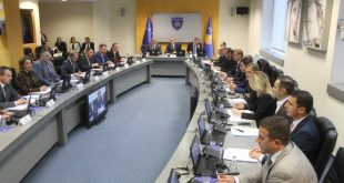 Shkarkohet zëvendësministrja e Drejtësisë, Vesna Mikiq e cila ka deklaruar se sulmet e NATO-s ishin gjenocid ndaj shtetit