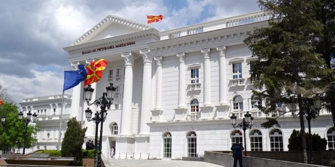 Qeveria në Shkup ka miratuar më në fund Projektligjin për përdorim të barabartë por edhe selektiv të gjuhëve zyrtare