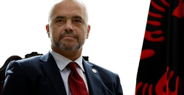 Edi Rama falënderoi ish-kryeprokurorin Adriatik Llalla, që largohet nga detyra pa asnjë konflikt me qeverinë