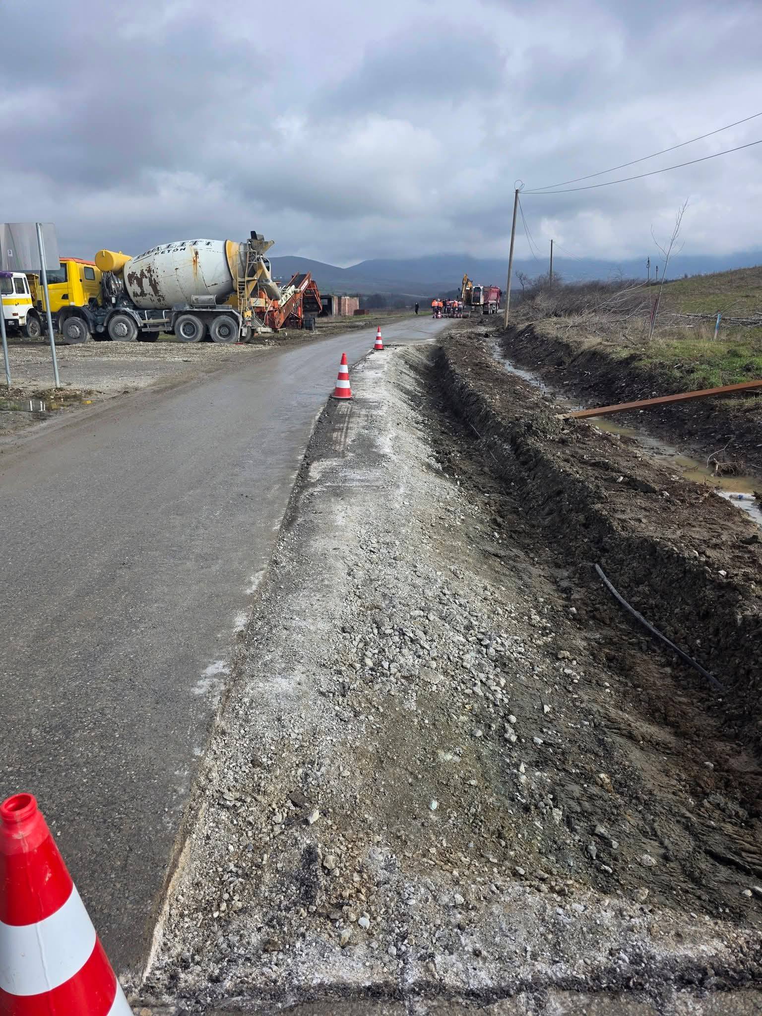 Filluan punimet për rehabilitimin dhe rikonstruimin e rrugës Sarosh   Polluzhë   Pastasel   Senoc   Drenoc   Rahovec