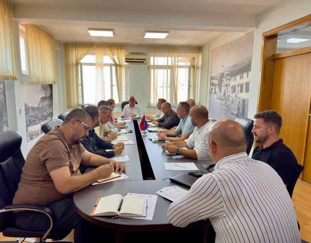 Kryetari Latifi mbajti mbledhjen e radhës me drejtorë të drejtorive komunale
