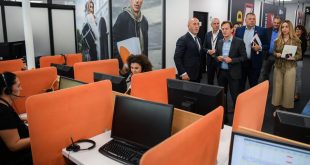 Kandidati për kryeministër nga AAK-PSD, Ramush Haradinaj e viziton kompaninë gjermane në Prishtinë “IQ LINK”
