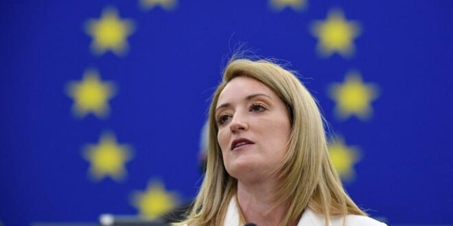 Kryetarja e Parlamentit Evropian, Roberta Metsola, ka kritikuar BE-në për hezitim në liberalizimin e vizave për Kosovën