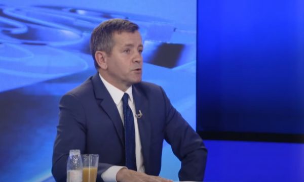 Rrustem Mustafa kritikon Kurtin   Kosovës s i duhet qeveri që jeton nga kaosi  por normalitet dhe punë  