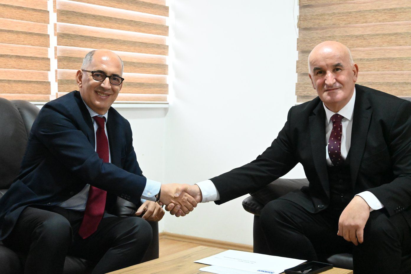 Drejtori i OSBE së në Gjilan uron kryetarin Haliti  për fillimin e mandatit të katërt