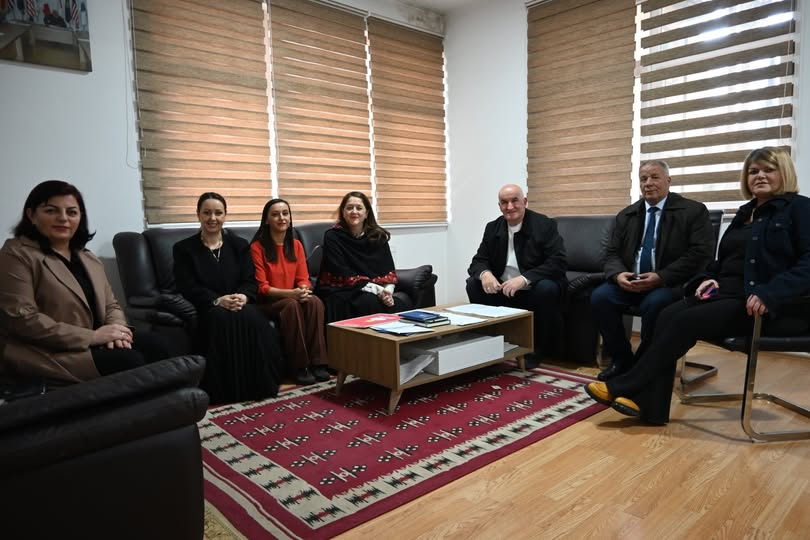 Kryetari Sokol Haliti priti në takim përfaqësuesit e Qendrës Kosovare për Studime Gjinore