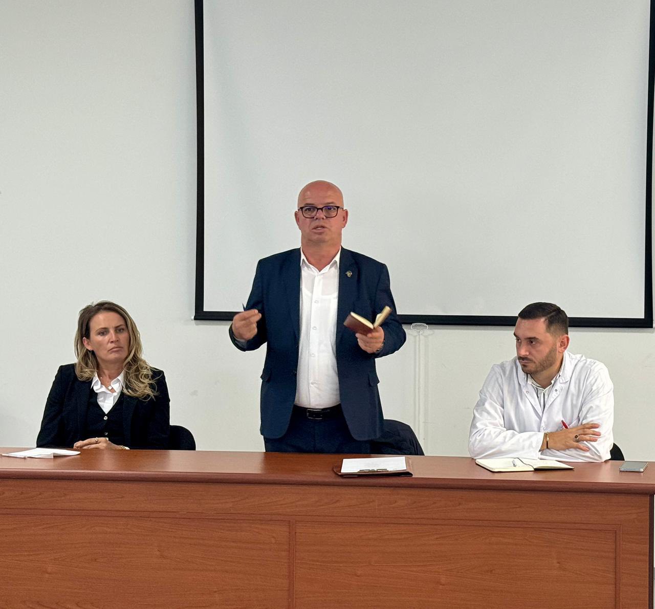 Kryetari Smajl Latifi  ka vlerësuar punën e vazhdueshme dhe rezultatet e arritura në ofrimin e shërbimeve shëndetësore për qytetarët e komunës së Rahovecit