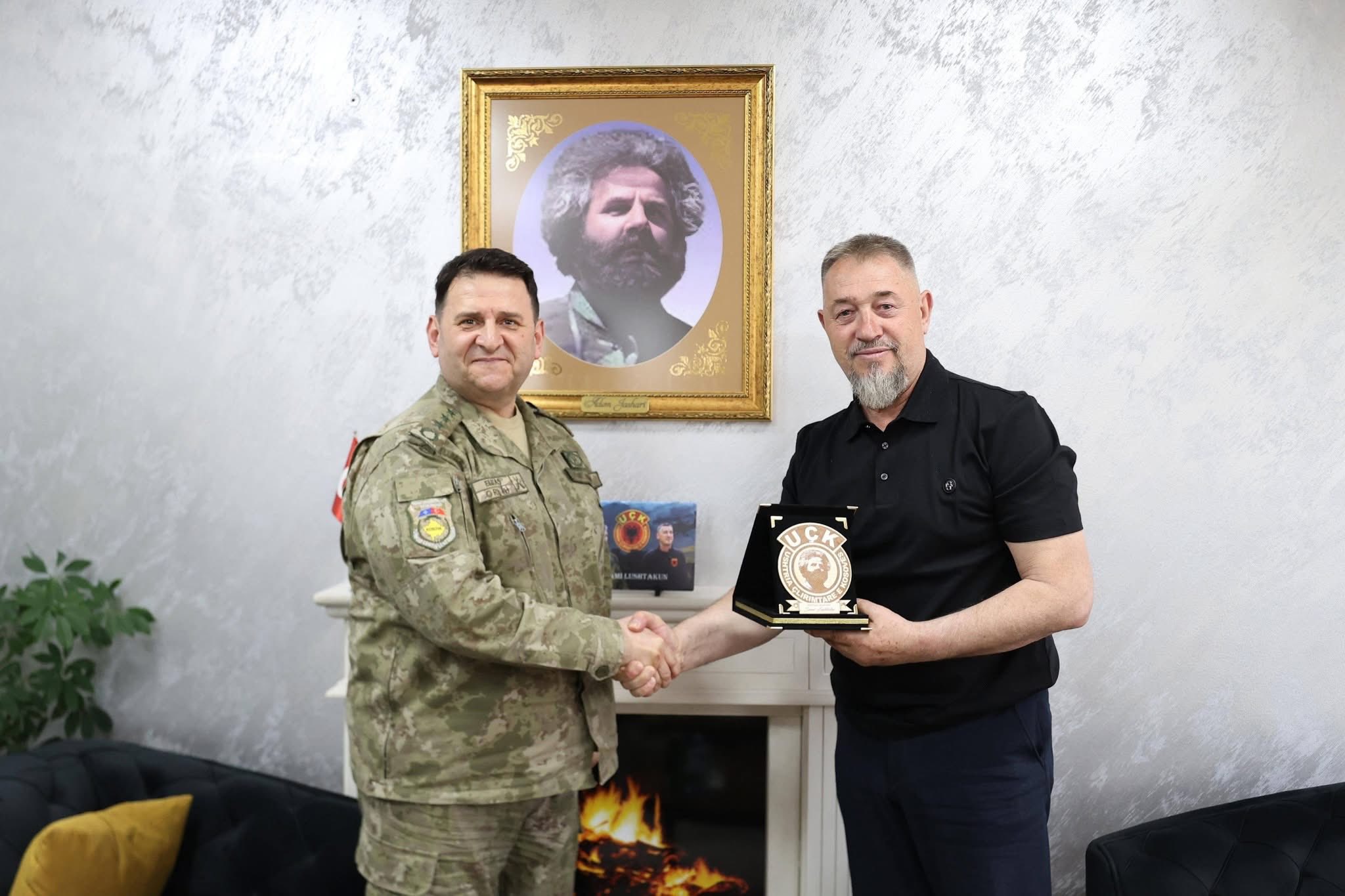 Kryetari Sami Lushtaku takoj Komandantin e KFOR it turk në Kosovë  koloneli Harun Elitas