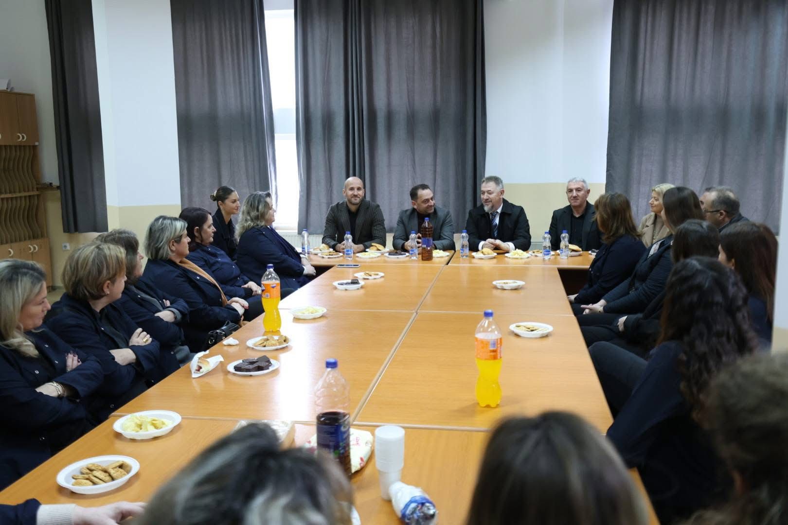 Kryetari Lushtaku dhe nënkryetari Nura  zhvilluan vizita zyrtare në të gjitha shkollat e qytetit të Skenderajt