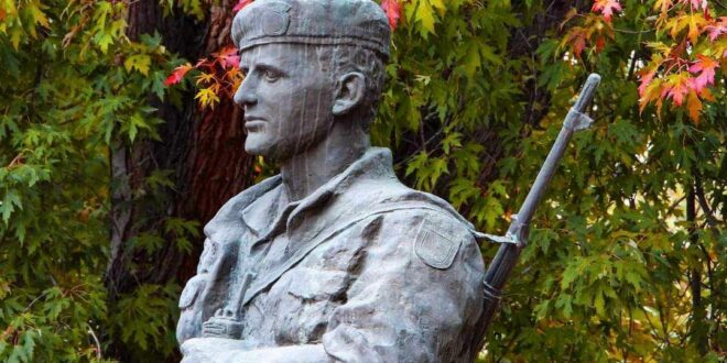 NESËR NË MITROVICËN SHËNOHET 26-VJETORI I RËNIES SË SHEMSI AHMETIT – KOMANDANT “SHEMI” DHE BASHKËLUFTËTARËVE