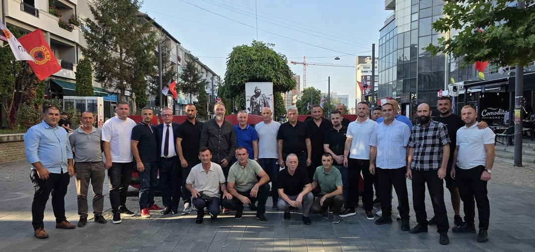 Skenderaj po bëhet gati për marshin protestues  Kosova po pret 