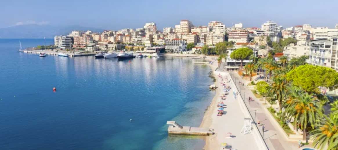 Albert Z  ZHOLI  Në lokalet e jugut të merr malli për një kamerier shqiptar