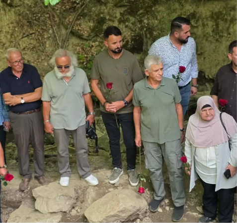 Familjarët e 23 të zhdukurve bëjnë homazhe në Kalludër