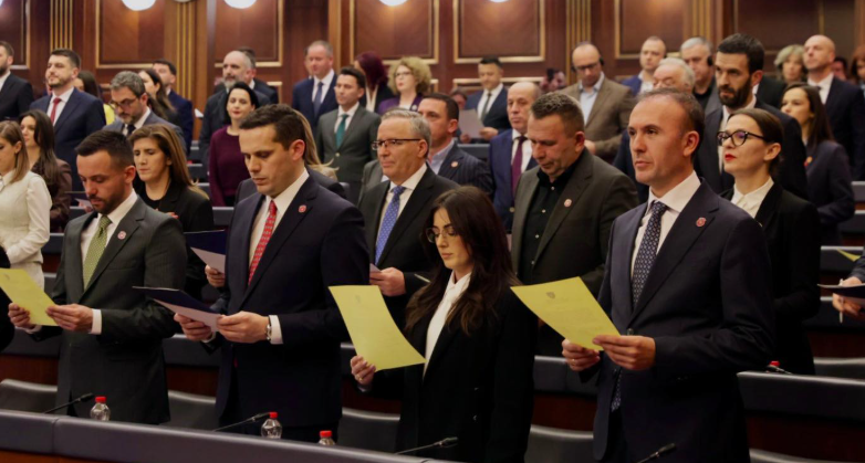 Arian Tahiri  figura më e votuar pas Bedri Hamzës  udhëheq grupin parlamentar të PDK së