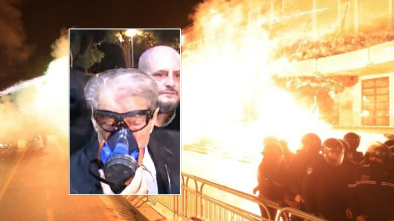 Tensione në protestën e opozitës në Tiranë  përplasje mes protestuesve dhe policisë  reagon edhe Edi Rama